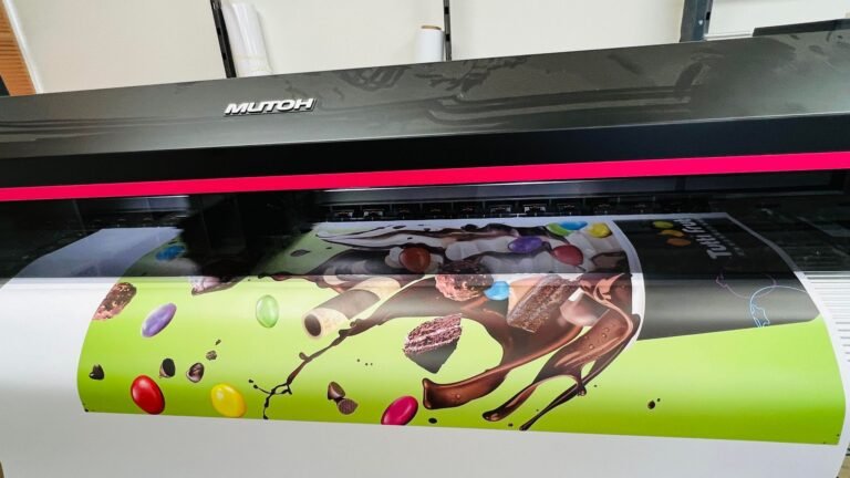 Large format printer producing a colourful printed graphic